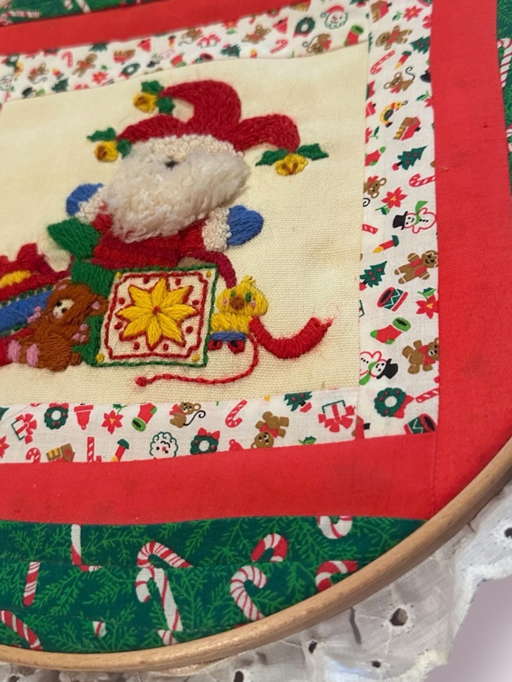 Vintage Handmade Quilt Style Festive Santa Embroidered Wall Hanging - Picture 4 of 8